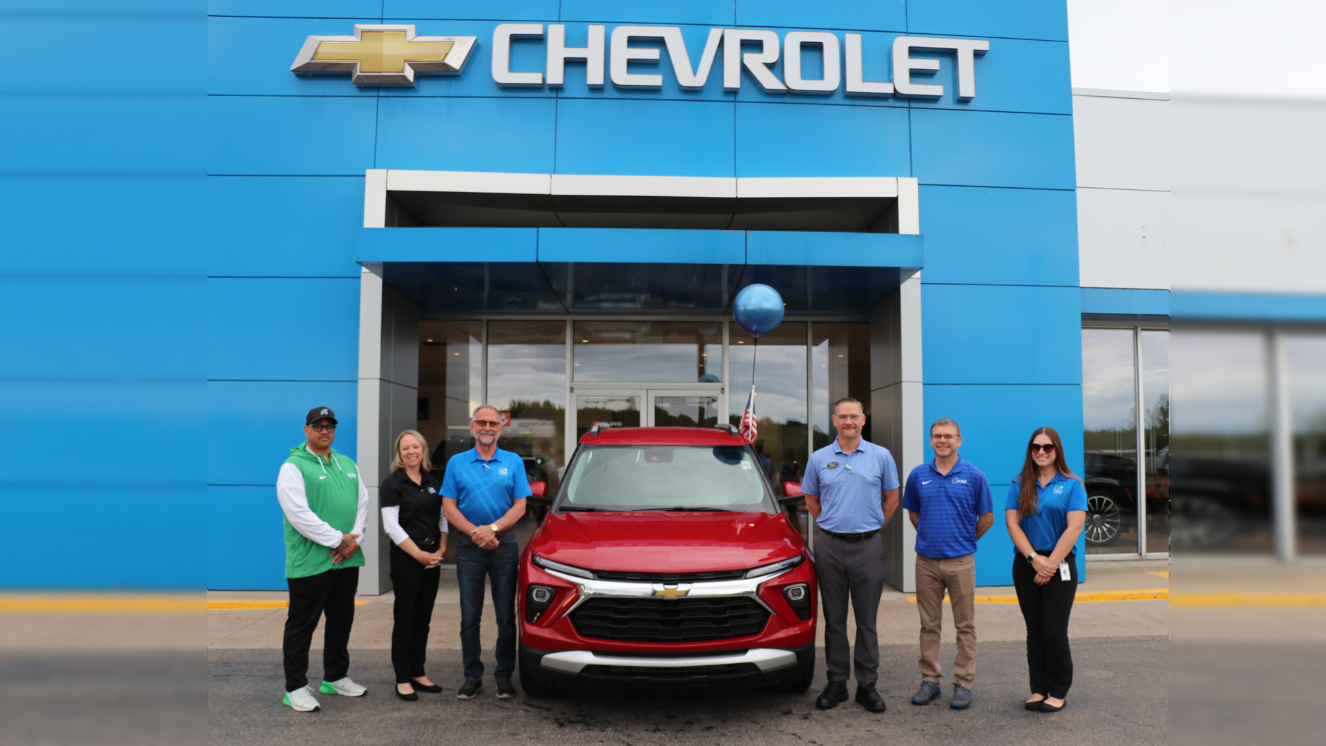 James Fassett, Vicki DeGrand, and Bill Marmalick of the Bay College Golf Committee, Cory Walker of Riverside Chevrolet, and Dan Porath, and Kaylee Hubert of the Bay College Golf Committee.